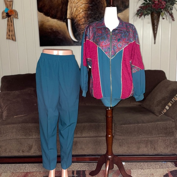 Silver Thread • Medium • Burgundy/Green/Gold • Paisley Designs • Track Suit - Picture 1 of 12